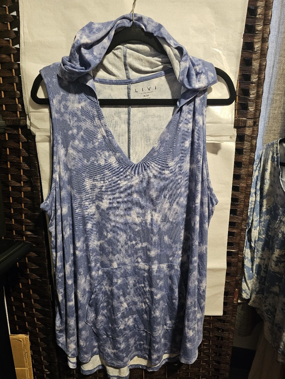LIVI by Lane Bryant blue tie-dye sleeveless hooded tunic V-neck NWT Size 18/20